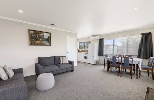 Owhata House | Sunrise Getaway - Rotorua Holiday Home