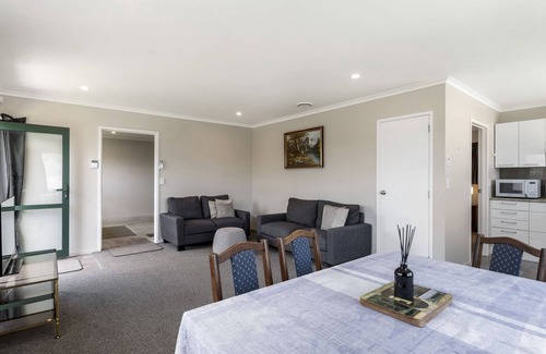 Owhata House | Sunrise Getaway - Rotorua Holiday Home
