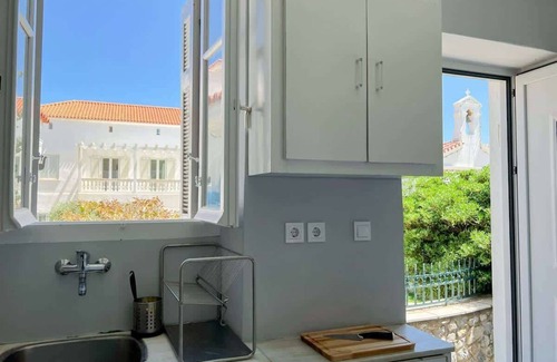 Paleopolis Apartment | Sunrise Getaway w Sea Views