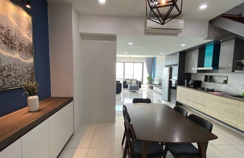 Downtown George Town Apartment | Sunrise Gurney Sea View Duplex 2BR 6-8 pax