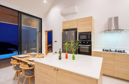 Maret House | "Sunrise Hills" Tranquil 4br pool villa sea view
