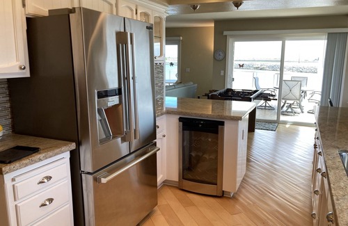 Discovery Bay House | Sunrise Holiday Home in Discovery Bay, fast water is 6 minutes away. Pets ok!