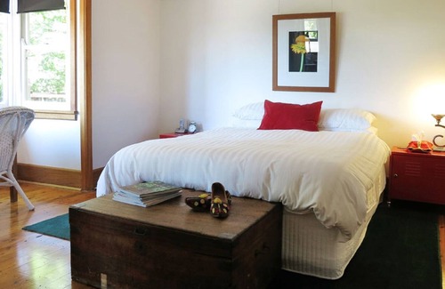 Hazelbrook Cottage | Sunrise House - Five Bedroom Cottage, Sleeps 10