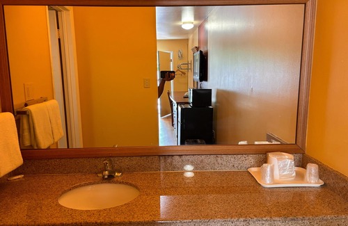 North Newport News Hotel | Sunrise Inn By OYO Newport News US-60