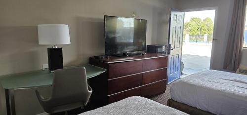Eastman Hotel | Sunrise Inn