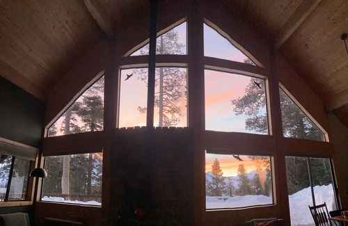 West Meadows Ski Chalet | Sunrise Kirkwood Chalet with Red Cliffs View