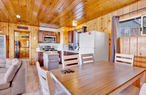 Patton Cabin | Sunrise Lakefront Family Cabin at Shore Acres Lodge Big Bear