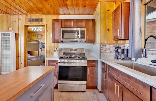 Patton Cabin | Sunrise Lakefront Family Cabin at Shore Acres Lodge Big Bear