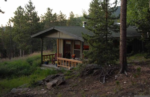 Evergreen House | "Sunrise Lodge" Stand alone Family Lodging-BEAT the HEAT @ 9000 Ft elevation
