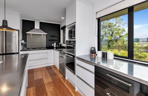 Haruru House | Sunrise Lookout - Paihia Holiday Home