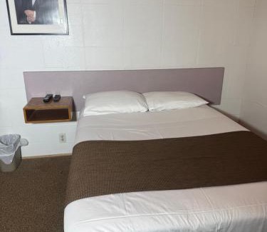 Consort Hotel | Sunrise Motel