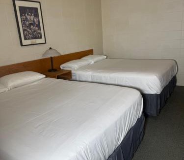 Consort Hotel | Sunrise Motel