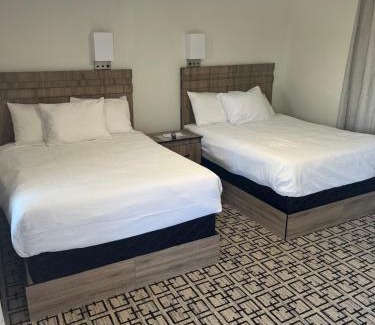 Georgian Bluffs Hotel | Sunrise Motel