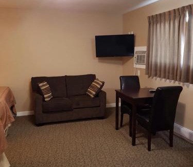 Regina Hotel | Sunrise Motel