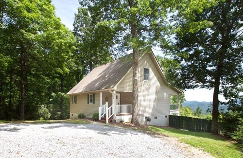 Fairview House | Sunrise Mountain View Cabin - Mr. Lake Lure Vacation Rentals