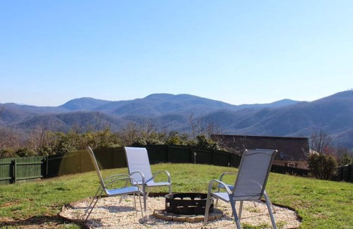 Fairview House | Sunrise Mountain View Cabin - Mr. Lake Lure Vacation Rentals