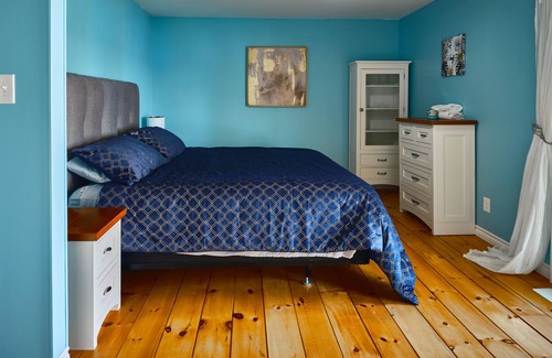 Rossmore House | Sunrise on Quinte Luxury Waterfront Home