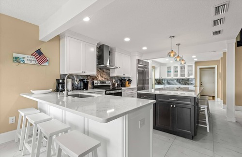 Lake Shore Estates House | SUNRISE ON LAKE TARPON 4 BED 3 BATH LAKE FRONT POOL HOME CLOSE TO BEACHES