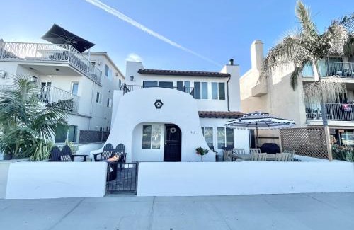 Central Mission Beach Villa | Sunrise on the Bay
