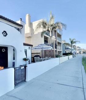 Central Mission Beach Villa | Sunrise on the Bay