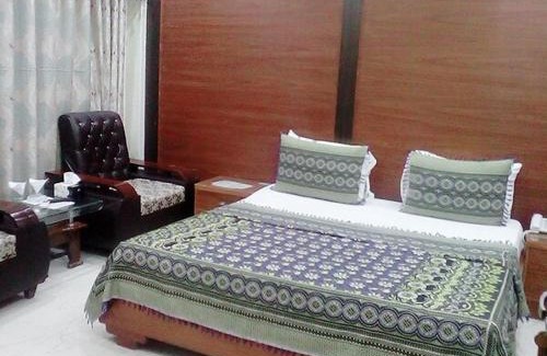 PECHS House | Sunrise Palace Guest House