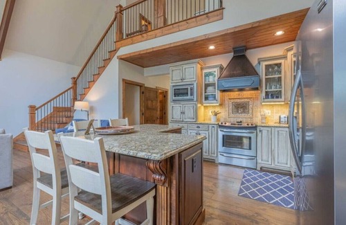 Reed Creek House | Sunrise Retreat - Luxury Lakefront Retreat - Hot Tub, Outdoor Fireplace