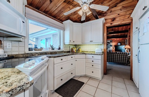 Lion's Head Cottage | Sunrise Retreat: Waterfront Cottage w/Hot Tub & Stunning Views