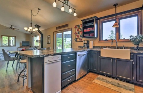 Grand Country Estates House | Sunrise Ridge - Cozy Cabin, Hot Tub, Awesome Views