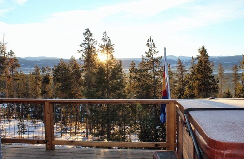 Grand Country Estates House | Sunrise Ridge - Cozy Cabin, Hot Tub, Awesome Views