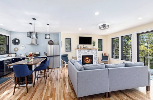 Kewadin House | ποΈ Sunrise Sands Retreat: Beach & Dock on Torch Lake