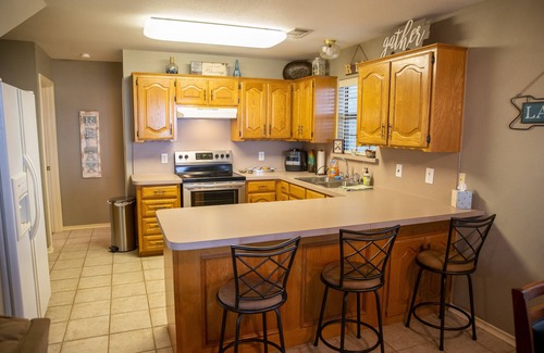 Chandler House | Sunrise Shores - Waterfront Cottage sleeps 8.