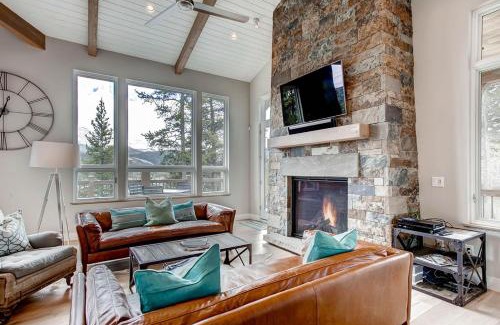 Christie Heights House | Sunrise Ski Haus