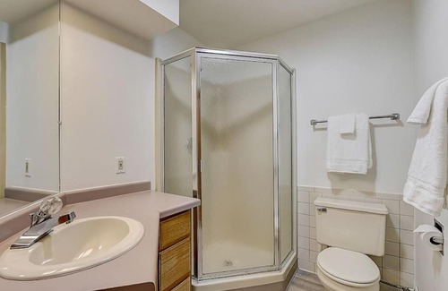 Lake Delton House | Sunrise Suites - Lakefront - Location Location