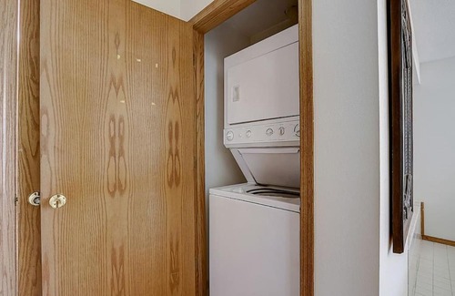 Lake Delton House | Sunrise Suites - Lakefront - Location Location