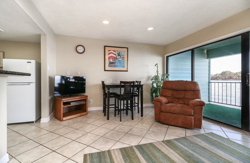 Seven Coves Condo | ☀️Sunrise View ⛱Waterfront Balcony❤️Lake Getaway❤️