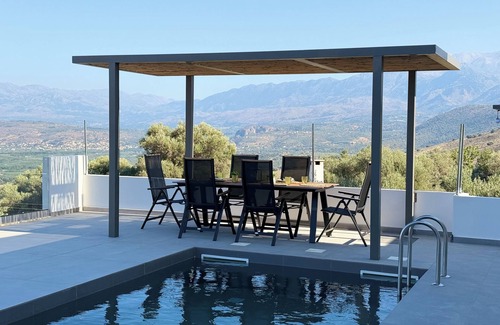Megala Chorafia Villa | Sunrise Village Aptera Private Pool Villa