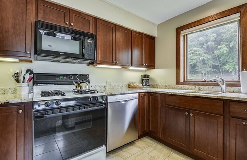 Central Vermont- Killington Condo | Sunrise West Glade K1 ski on ski off with a wonderful community sports center.