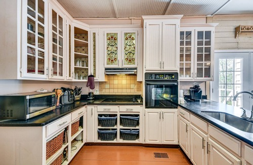 Tallassee House | Sunroom & Decks: Family Home in Tallassee!
