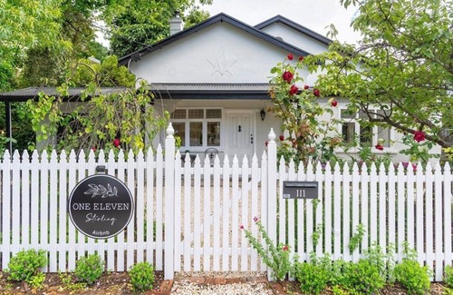 Stirling Cottage | Sunroom, Stirling Hotel - 5 min walk, Fireplace