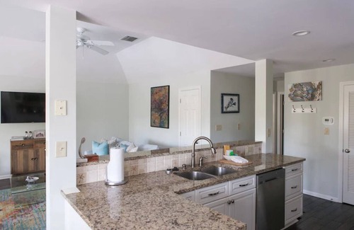 Kiawah Island Villa | Sunroom with lagoon views to enjoy nature! Discounts for long, off-season stays!