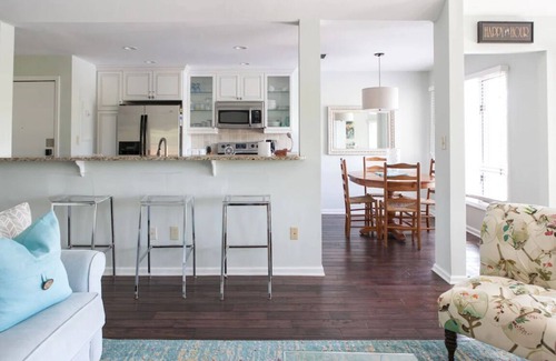 Kiawah Island Villa | Sunroom with lagoon views to enjoy nature! Discounts for long, off-season stays!