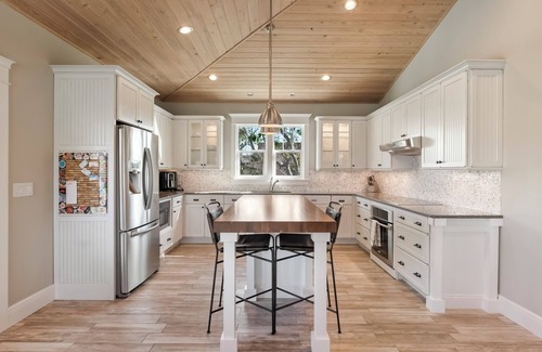 Anna Maria Cottage | SunSalt Cottage~5 min to Beach, Shops & Restaurants~PrivatePool