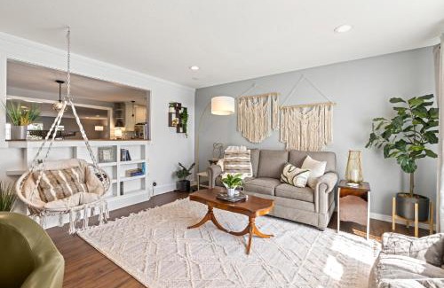 Sunset House | Sunset Ave Lux! 4BR Large Home in Downtown Boise