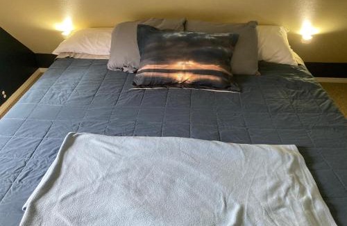 Ocean Park House | Sunset Balcony, King Bed, Firepit, Beach Access, Pet Friendly