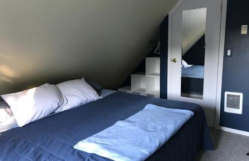 Ocean Park House | Sunset Balcony, King Bed, Firepit, Beach Access, Pet Friendly