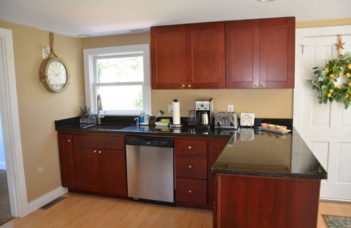 Yarmouth Port House | SUNSET BAY COTTAGE HotTub,OutdoorShower,Kayaks,Bikes,NatureTrailsToGrays,FirePit