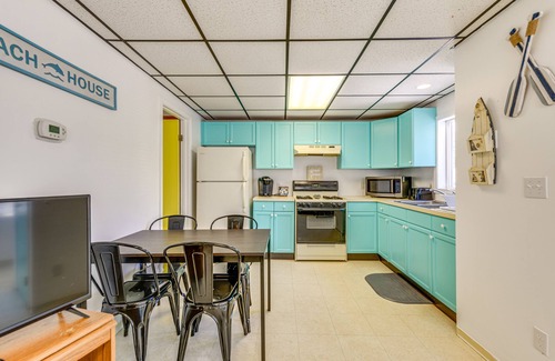 Irving Cottage | Sunset Bay Cottage: Walk to Lake Erie & Beach!