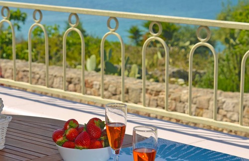 Marina San Gregorio House | SUNSET BAY HOUSE