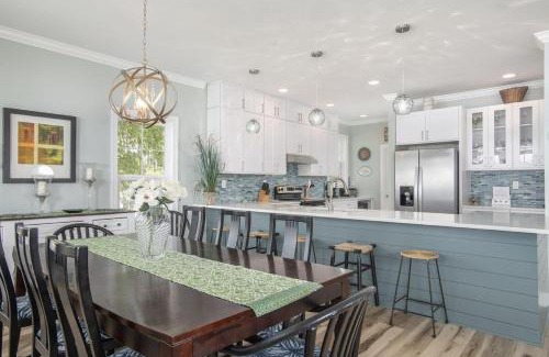 Straits House | Sunset Bay Retreat home