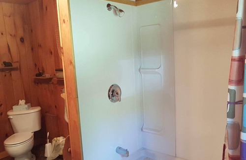 North Frontenac Cabin | Sunset Bay with Hot Tub